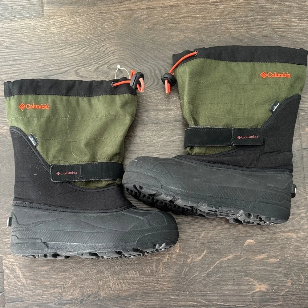 Columbia Black and Green Kids waterproof Snow Winter Boots size 4